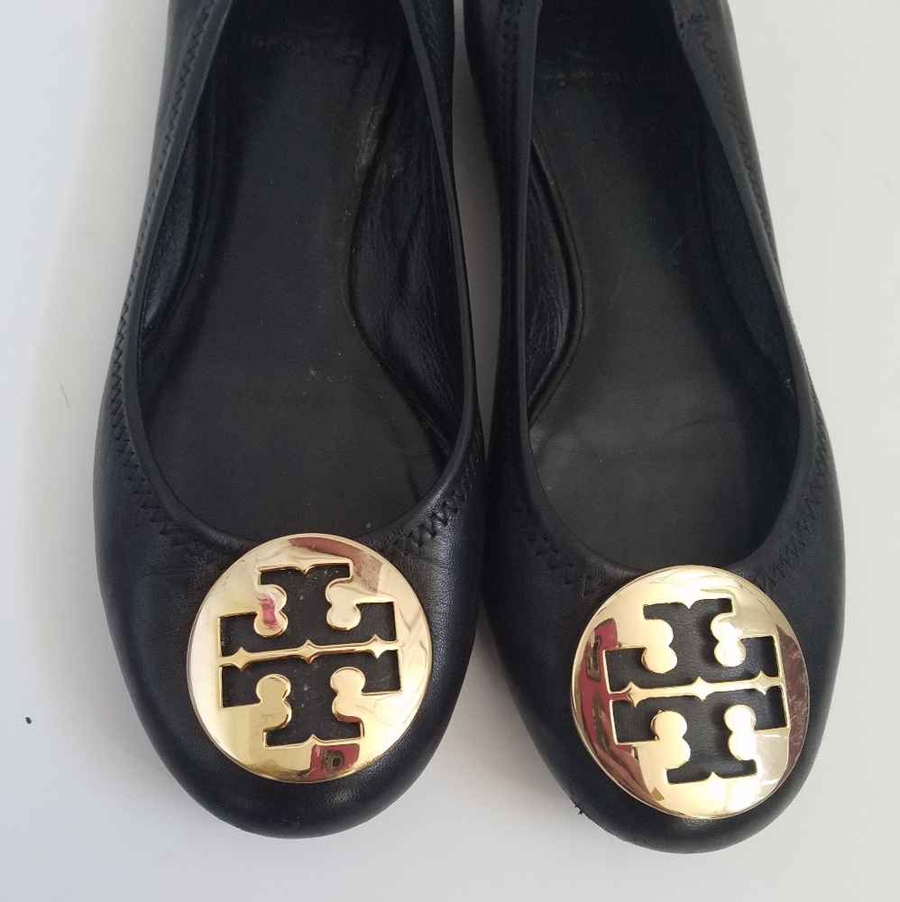 ❌SOLD❌ Tory Burch Reva Flats in Black with Gold - Picture 3 of 8